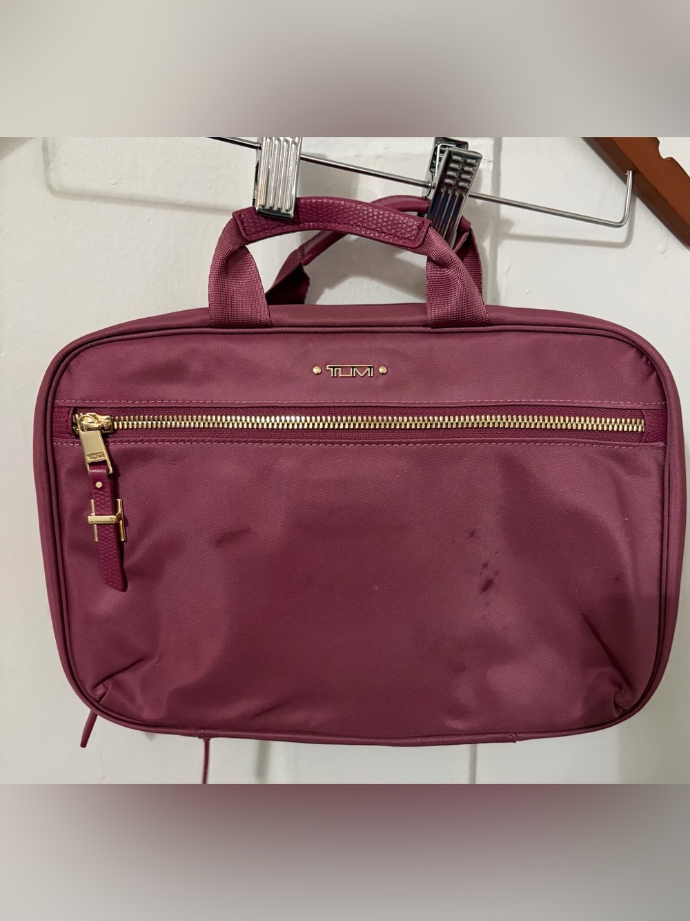 TUMI MELISSA COSMETIC
HANGING ZIP AROUND TRAVEL BAG
MAKEUP